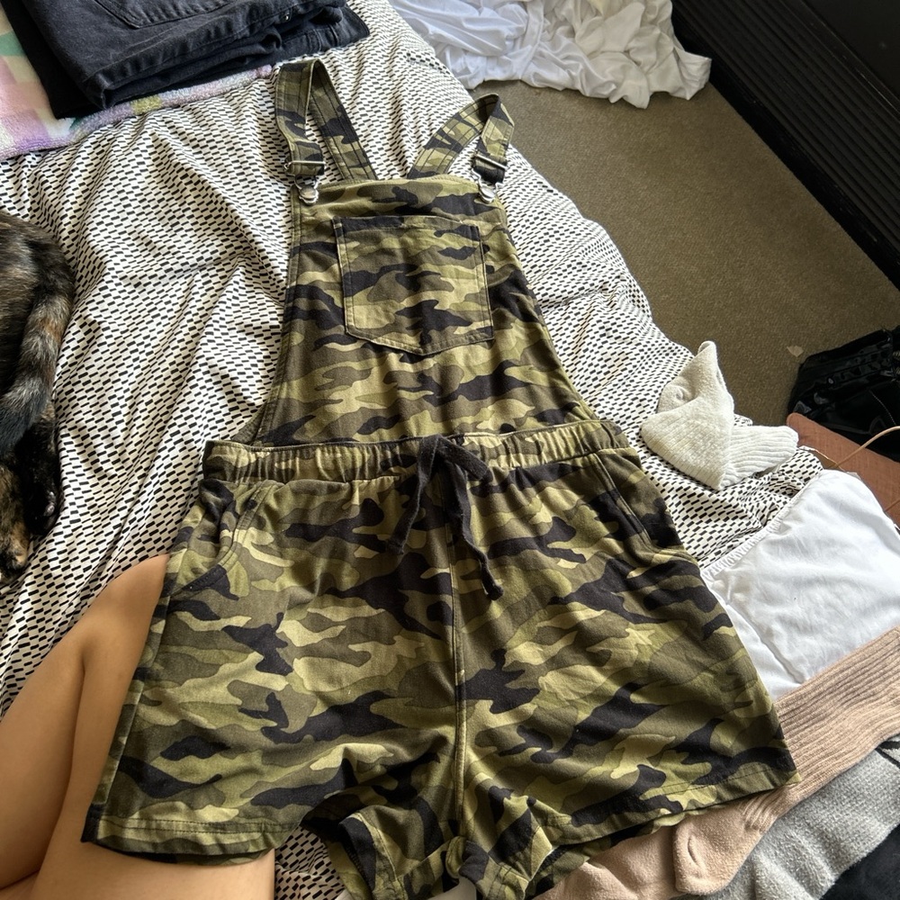 Camouflage overall shorts
